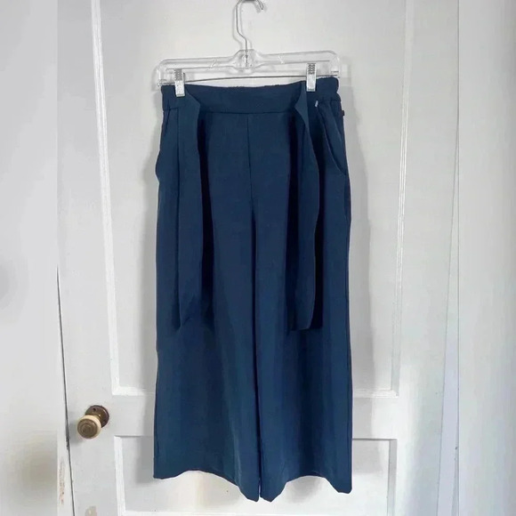 Lululemon Noir Crop True Navy Pants Size 6 - Picture 1 of 6